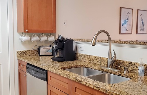 Fort Walton Beach Condo | Serene condo with washer/dryer, outdoor pool, hot tub, gym, balcony, central AC