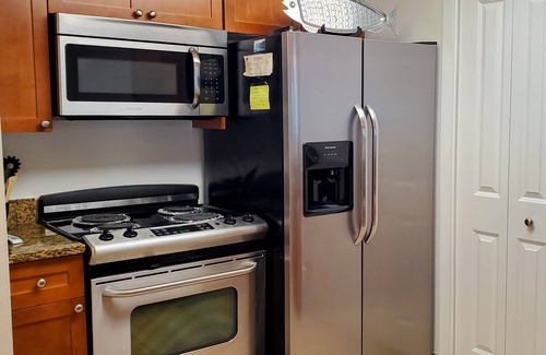 Fort Walton Beach Condo | Serene condo with washer/dryer, outdoor pool, hot tub, gym, balcony, central AC