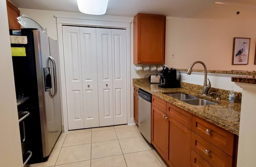 Fort Walton Beach Condo | Serene condo with washer/dryer, outdoor pool, hot tub, gym, balcony, central AC