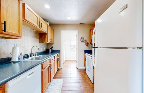 Branson Condo | Serene condo with furnished balcony, outdoor pool, washer/dryer, central AC