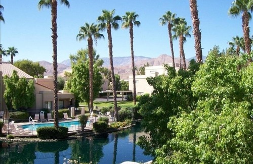 Cathedral City Condo | Serene Condo with Intoxicating Mountain, Pool and Pond Views
