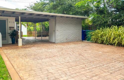 Northeast Miami Villa | Serene Cottage Retreat, Ideal for Couples & Solo
