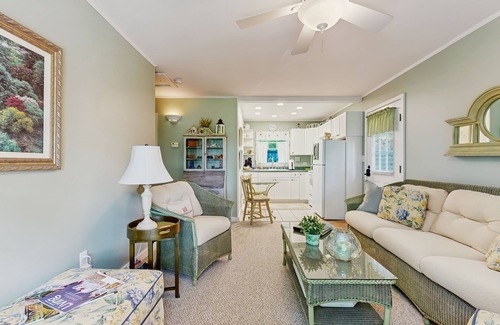 High Point Cottage | Serene cottage with fishing dock, lake views, deck, AC and kayak