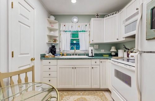 High Point Cottage | Serene cottage with fishing dock, lake views, deck, AC and kayak