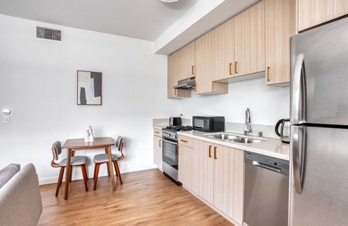 Palms Apartment | Serene Culver City 1BR w/Gym & Roof Lounge, Walkable Area, by Blueground