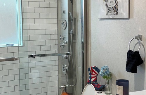 Old East Dallas Apartment | Serene Dallas Hideout - Walk to Greenville & Knox