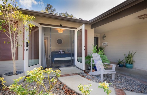 Del Mar Heights House | Serene Del Mar Beach Private Entrance 1 BD 1 BA Suite.