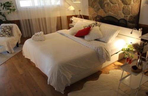 Bayview Woods - Steeles Apartment | Serene Don River Nature Retreat- 2BR suite, Private Patio, Free Breakfast & Parking