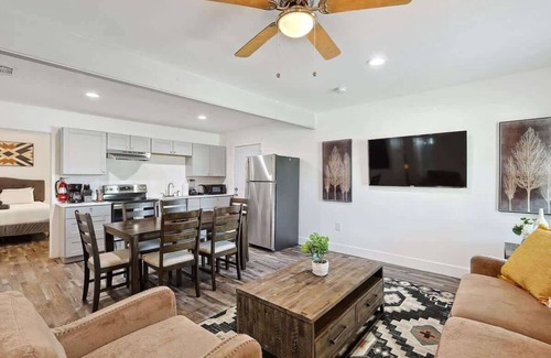 South Arlington House | Serene Escape - Peaceful 3-BD Retreat with Yard