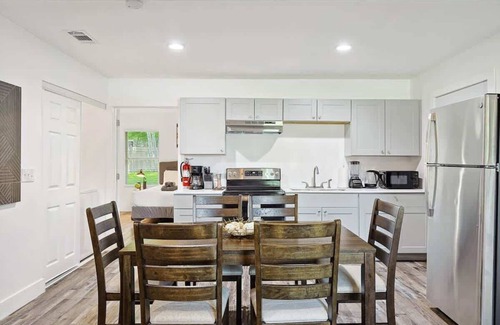 South Arlington House | Serene Escape - Peaceful 3-BD Retreat with Yard