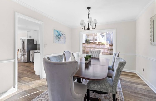 Raleigh House | Serene Family Retreat in Midtown Raleigh. Centrally located. Fenced backyard