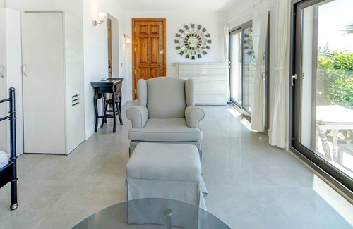 Koyunbaba Villa | Serene Flat w Sea View and Garden 3 min to Beach
