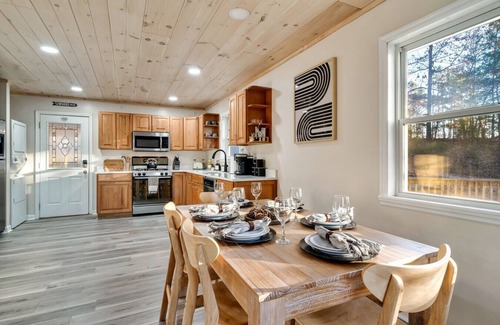Gatlinburg - Pigeon Forge Cabin | Serene Gem by Dollywood w/hotub