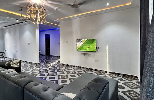 Osu Klottey House | Serene Getaway 5 bedroom duplex