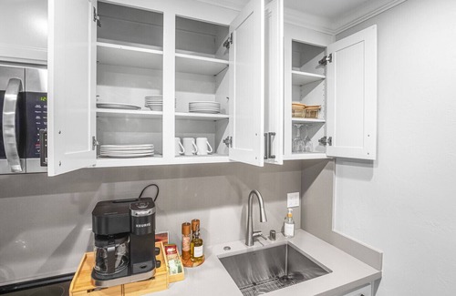 Vichy Springs Condo | Serene Getaway| Kitchen, Pool, Patio & W/D