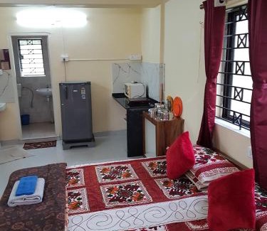 New Town House | SERENE GRND FLOOR PRIVATE ROOM