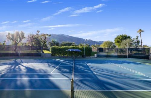 Palm Desert House | Serene Haven with Private Dipping Pool Walk to Town