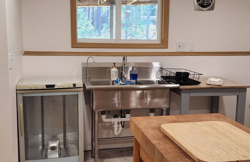 Colbert Apartment | Serene Hideaway near nature and the Little Spokane River