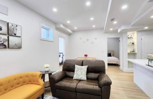 Glen Abbey Apartment | Serene High-celling Retreat
