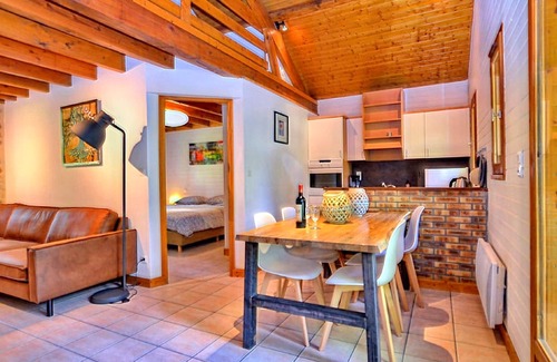 Cussac House | Serene holiday home with private terrace