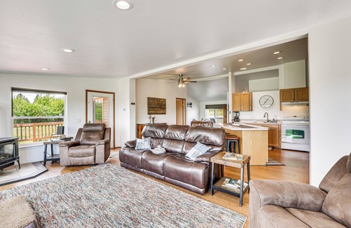 Klamath County House | Serene Home w/On-Site Pond & Decks in Chiloquin!