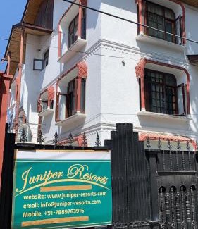 Rajbagh House | Serene