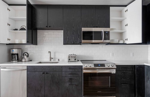 Los Angeles Apartment | Serene Inglewood 1BR w/Sundeck & Clubhouse, nr Shopping, by Blueground