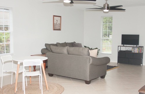Savannah Cottage | Serene Island retreat, only 12 miles to beach or downtown Savannah.