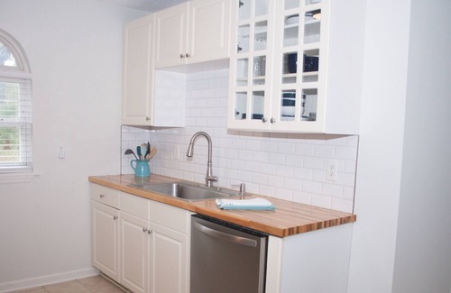 Savannah Cottage | Serene Island retreat, only 12 miles to beach or downtown Savannah.
