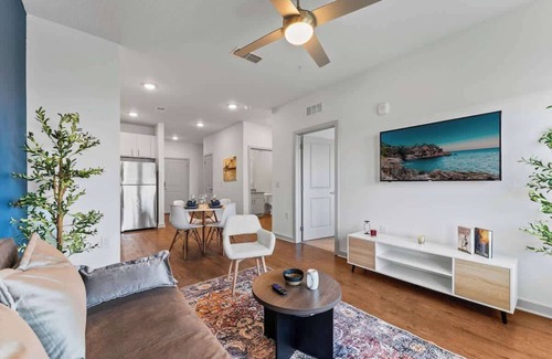 Lake Buena Vista Apartment | Serene King Escape + Pet Friendly w/Pool + Gym