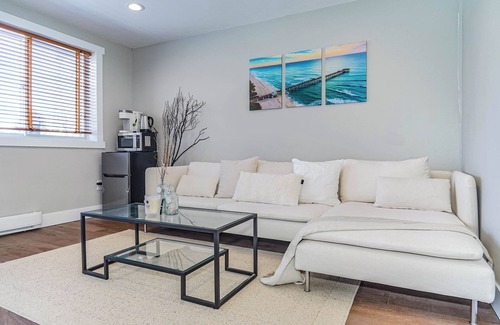 Lakeview Apartment | serene lake guesthouse in city
