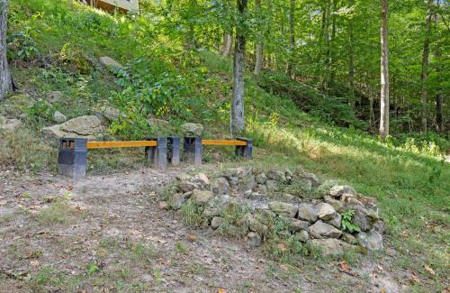 Se Ree House | Serene Lakefront Getaway for the Whole Family