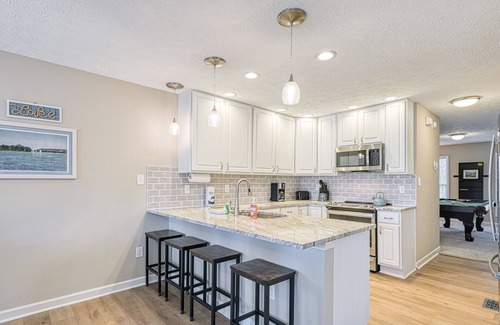 Huddleston House | Serene lakefront home with dock, hot tub, pool table & beautiful views