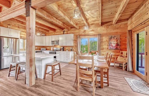 Saint Mary's Cabin | Serene Lakefront Cabin-St Mary's Glacier-Hot Tub
