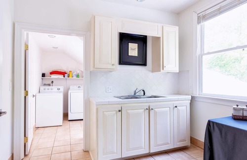 Brentwood House | Serene Large 5bd/5.5ba Estate in Brentwood