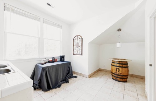 Brentwood House | Serene Large 5bd/5.5ba Estate in Brentwood