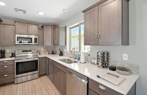 Marana House | Serene Marana Retreat - Stunning Views, Wraparound Porch & Comfort