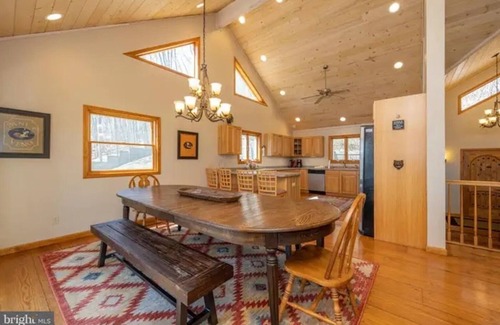 Oakland House | Serene Mountain Escape: Hot Tub, Foosball, Views