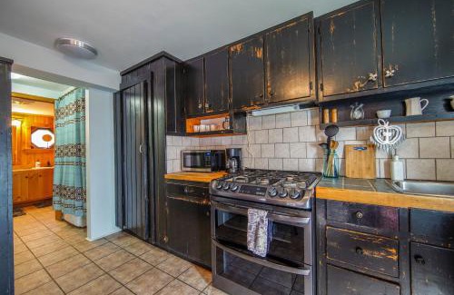 Boone House | Serene mountain getaway, Hot Tub, Sauna, Lake View, Swim, Fish, Hiking, EV plugin