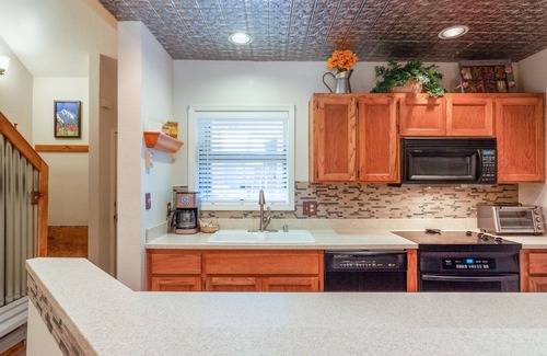 Purgatory Condo | Serene mountain view retreat with free WiFi & hot tub - near Purgatory