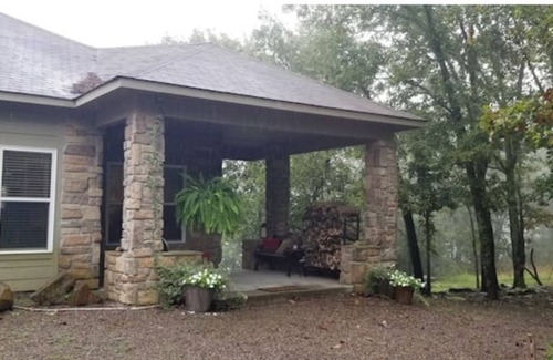 Morrilton House | Serene Mountaintop Retreat
