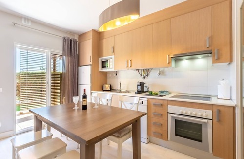 Praia da Rocha Apartment | Serene Ocean 1 BDR Apartment W/Patio by LovelyStay