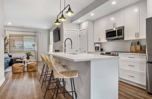 East Kootenay Apartment | Serene Peaks | Private Hot Tub | Peaceful