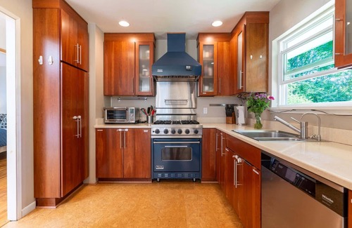 West Bellevue House | Serene Pet-friendly Home 1 Mile from Bellevue DT