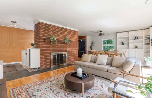 West Bellevue House | Serene Pet-friendly Home 1 Mile from Bellevue DT
