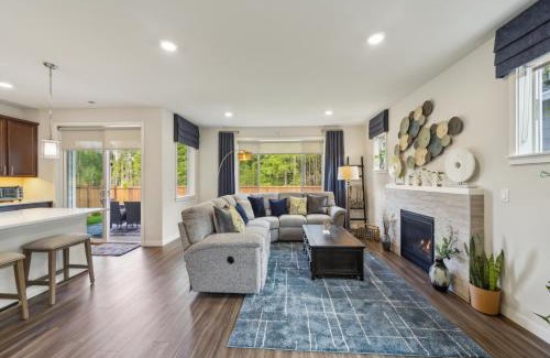 Port Orchard House | Serene Port Orchard Retreat - 3BR 3BA with Trails and Amazing Views