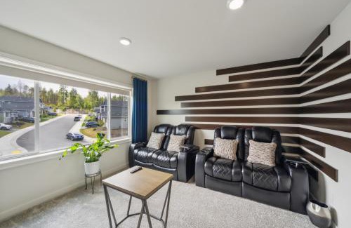 Port Orchard House | Serene Port Orchard Retreat - 3BR 3BA with Trails and Amazing Views