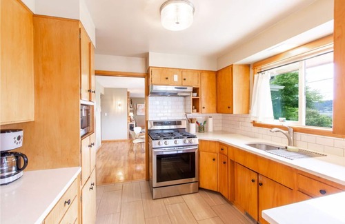Poulsbo House | Serene Poulsbo 6br, Sleeps 12, Liberty Bay And Mountain Views