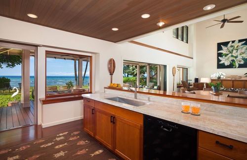 Kamuela House | Serene PUAKO BEACHFRONT ESTATE. All Oceanview bedrooms, Large Courtyard Pool.
