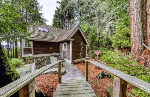 Arcata Hotel | Serene Redwood Retreat